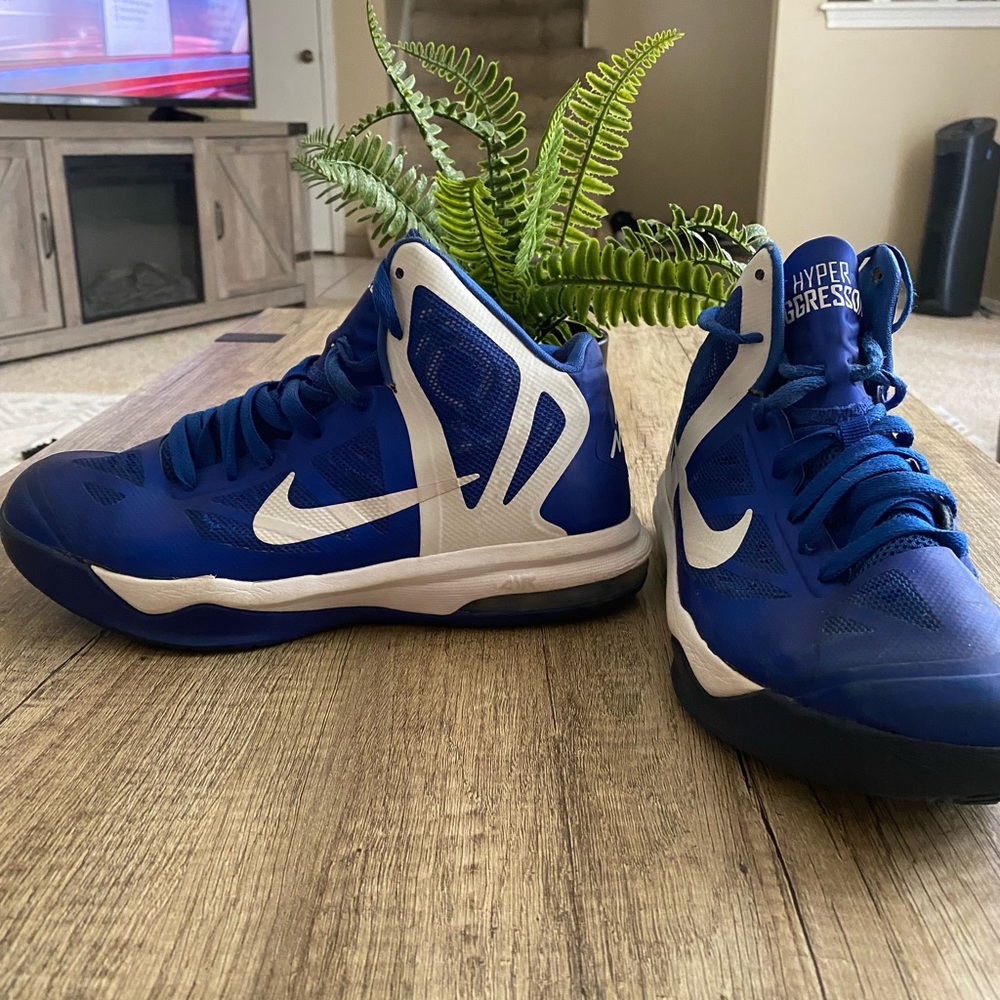 Women’s size 9 Nike Air Max shoes